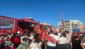 İzmir'de 19 Mayıs coşkusu: İzmirliler hep bir ağızdan andımızı okudu