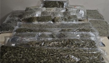 İzmir'de durdurulan araçtan 19 kilo esrar çıktı