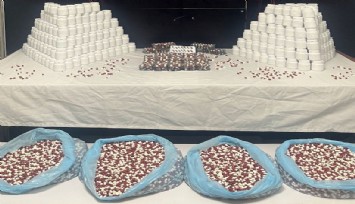 İzmir'de zehir taciri operasyonu:  Binlerce sentetik ecza maddesi bulundu