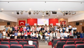 Kadınlar dijital dünyada parlıyor: 159 kadın sertifikalarını aldı