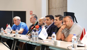 Salomon Çeşme Maratonu Basın Toplantısı gerçekleştirildi
