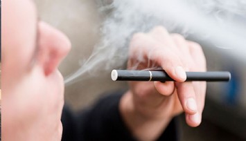 Aromalı elektronik sigaralar tehlike saçıyor: ‘Patlamış mısır akciğeri’ teşhisi konuldu