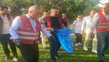 Aslanoğlu Konak'ta biriken çöpleri toplamaya çıktı