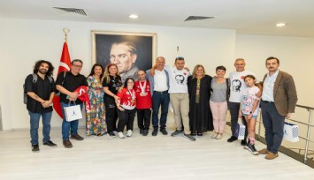 Başkan Tugay, İzmir’in gururu Büyükşehir sporcularını ağırladı