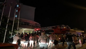 Beş yıldızlı otelde yangın paniği: 3 turist hastaneye sevk edildi, 622 turist civar otellere yerleştirildi