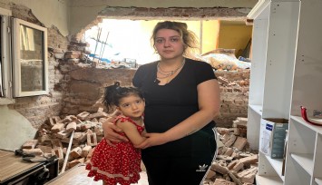 Buca'da tünel çalışmalar sırasında bir evin duvarı çöktü, anne ve bebek son anda kurtuldu