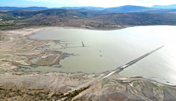 Çeşme'nin içme suyu kaynağı erimeye devam ediyor
