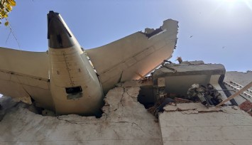 Hindistan'da düşen uçakta 204 kişi hayatını kaybetti