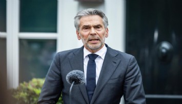 Hollanda'da hükümet dağıldı