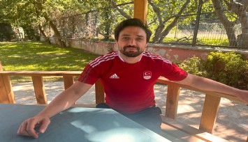 İran'a turnuvaya giden Türk güreşçi kupayla dönerken bombaların hedefi oldu