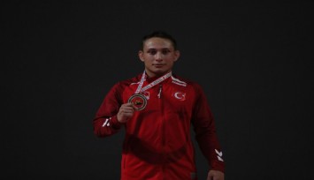 İzmir Büyükşehir Belediyesi güreşte de zirvede