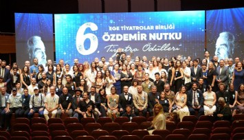İzmir Şehir Tiyatroları’na anlamlı ödül