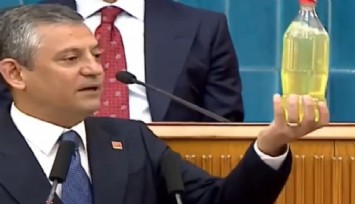 Özgür Özel’den dikkat çeken 50 liralık mazot çıkışı: Elinde şişeyle kürsüye çıktı