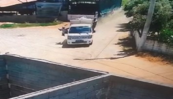 Temizlik işçisi araçtan düştü, başını çarptı: Durumu ağır