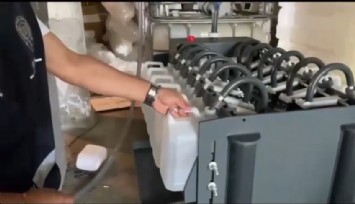 Yakalanmasalar aralarında İzmir’in de bulunduğu 8 ilde 4 ton sahte alkolle binlerce kişiyi zehirleyeceklerdi