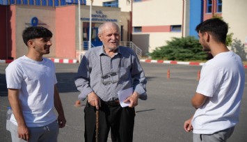 YKS’nin en yaşlı adayı 81 yaşındaki 'Bilge Dede' 8. Kez sınav heyecanı yaşadı