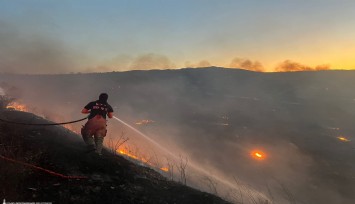 Aliağa yangınına müdahale için İzmir İtfaiyesi seferber oldu