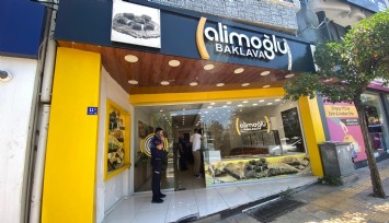 Farenin gezdiği baklavacıyla 60 bin lira ceza kesildi