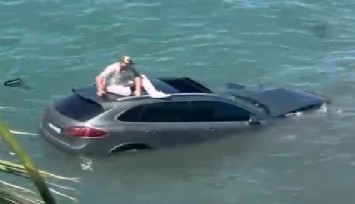 Deniz'e düşen otomobilin üzerinde kritik anlar: Dakikalarca kurtarılmayı bekledi