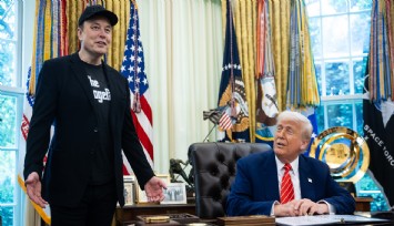 Elon Musk Amerika Partisini kurdu