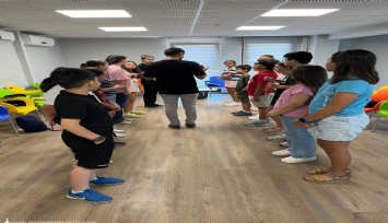 İzmir Çocuk Meclisi’nde ‘Akran Zorbalığı Eğitimi’