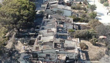 İzmir’deki yangında 85 yazlık ev küle döndü
