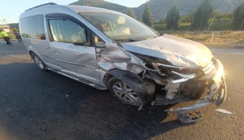 Kırkağaç’ta ticari araç ile motosiklet çarpıştı: 1 can kaybı, 1 yaralı