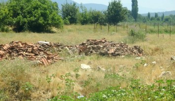 Moloz yığınları Karabağlar Yaylası'nı tehdit ediyor