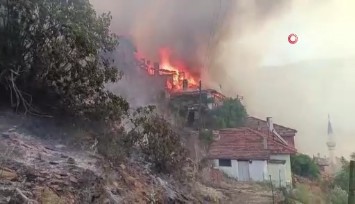 Ödemiş’te alevler içinde kalan evler küle döndü
