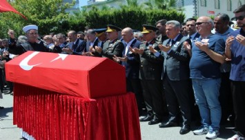 Şehit Üsteğmen Ege Akar’a veda:  Kadifekale’de toprağa verildi