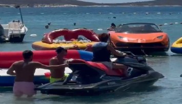 Ünlü sanatçı Çeşme'de görüntülendi: Yıldız Tilbe'nin jetski keyfi