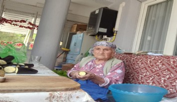 100 yaşını aştığı tahmin edilen Fatma Nine, kışlıklarını kendi yöntemiyle hazırlıyor