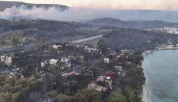 Çanakkale'de yanan villalar sabahın ilk ışıklarıyla görüntülendi