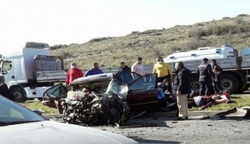 Foça'da feci kaza: Kontrolden çıkan otomobil takla attı, 4 kişi ağır yaralandı