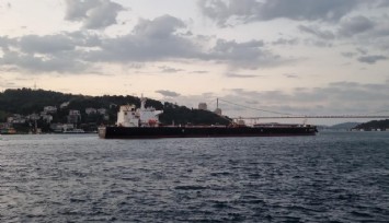 İstanbul Boğazı’nda hareketli saatler: Trafiğe kapatıldı