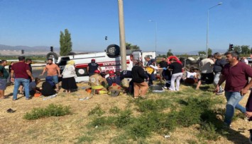 Manisa’da ambulans ile otomobil çarpıştı: 1 kişi hayatını kaybederken 6 kişi yaralandı