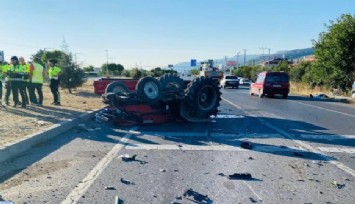 Afyonkarahisar’da feci kaza: Otomobilin çarptığı traktör devrildi, 1 ölü 1 yaralı