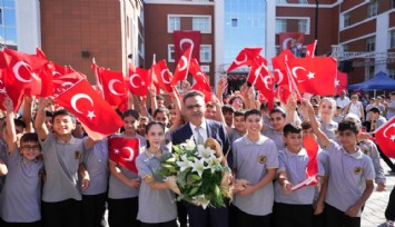 Aliağa 100. Yıl Ortaokulu’nda yeni eğitim yılı coşkusu