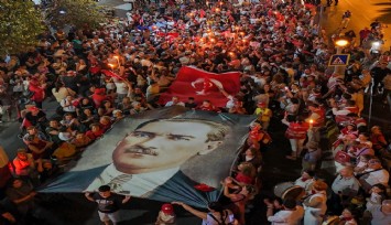 Aydın’ın kurtuluş coşkusu: Binlerce kişi fener alayında buluştu
