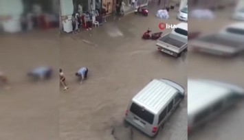 Bursa'yı sel vurdu: Cadde ve sokaklar sular altında kaldı