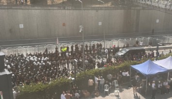 CHP'ye polis ablukası hakkında paylaşım yapan sosyal medya ünlülerine ev baskınıyla gözaltı