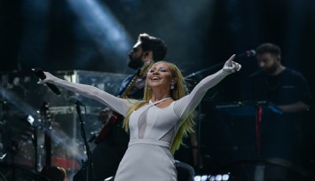 Çim Konserleri sahnesi Derya Uluğ’u ağırladı
