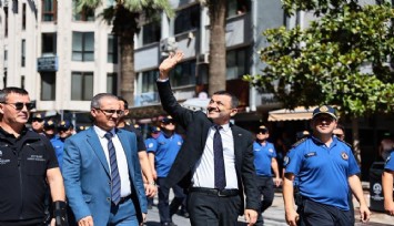 Denizli Büyükşehir Belediye Başkanı kutlamalara belinde silahla katıldı