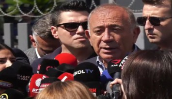 Kayyum Gürsel Tekin, CHP'nin eski İstanbul İl Binası'na geldi