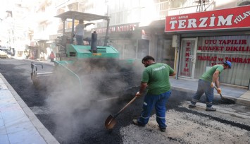 Konak’ta asfalt seferberliği devam ediyor