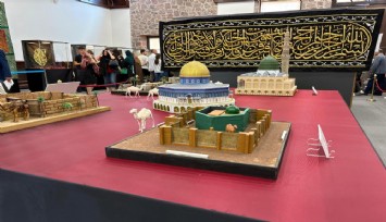 Kutsal emanetler İzmir'de ziyarete açıldı