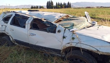 Manisa’da kamyonet tarlaya uçtu