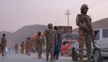 Pakistan’da çatışma: 12 asker öldü