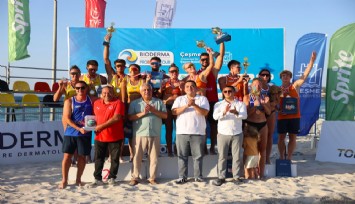 Uluslararası plaj voleybolunun kalbi Çeşme’de attı
