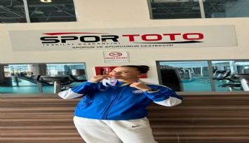 Ege Üniversitesi öğrencisi Elif Ceren Şanlı Türkiye kick boks şampiyonu oldu